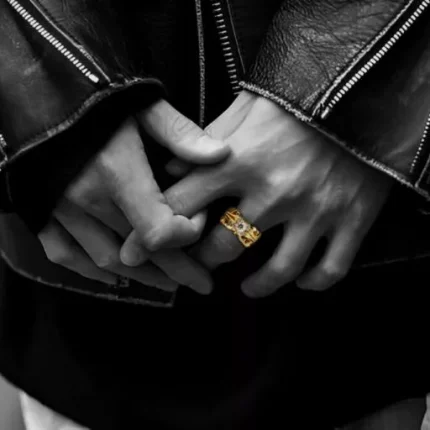 22K GOLD K&T RING WITH 5 DIAMOND